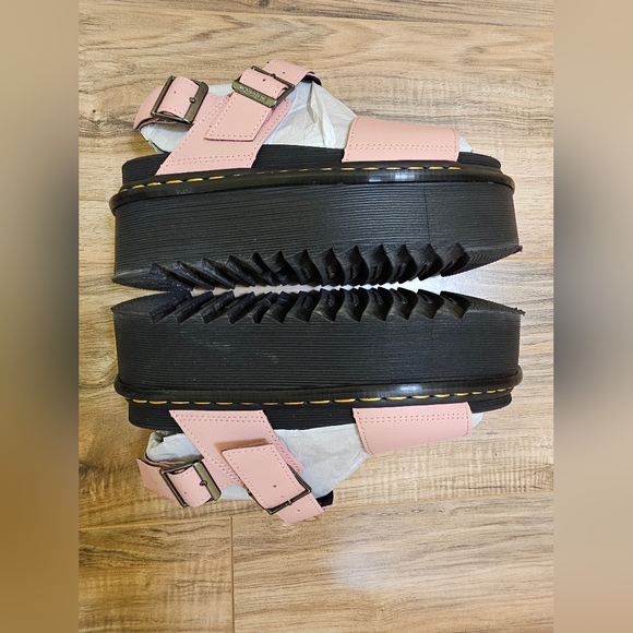 Dr. Martens VOSS WOMEN'S LEATHER STRAP PLATFORM SANDALS, size US 8 - Picture 7 of 12